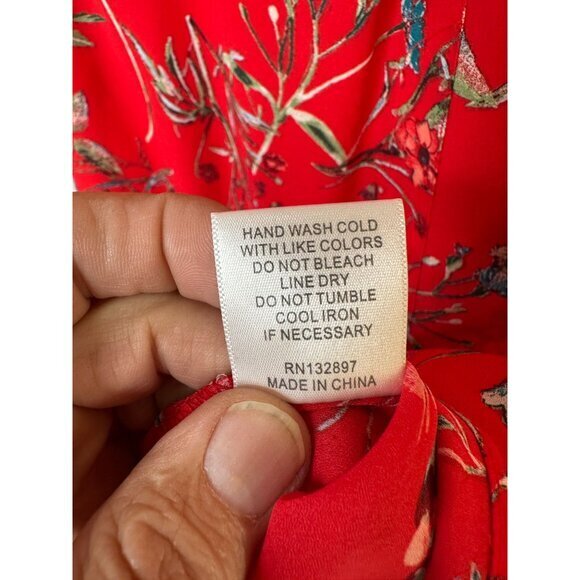 Rose &‎ Olive Womens Red Blouse Small floral sleeveless polyester pullover vneck - Picture 4 of 7